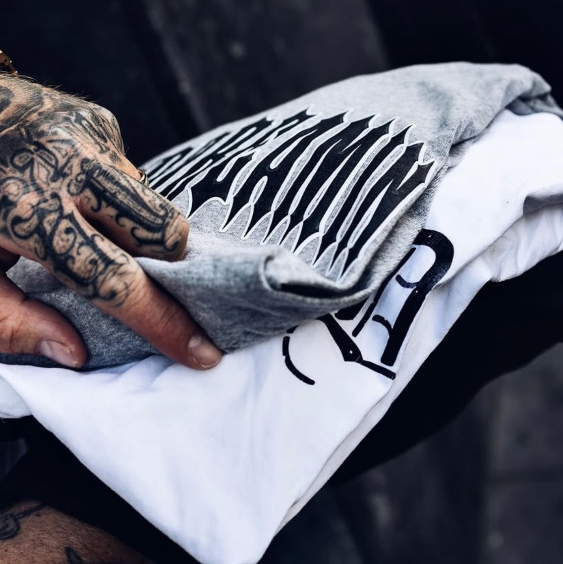 CURVED LOGOG TEE | 240G/M2 | 100% BAUMWOLLE | BLK & GREY (Kopie)